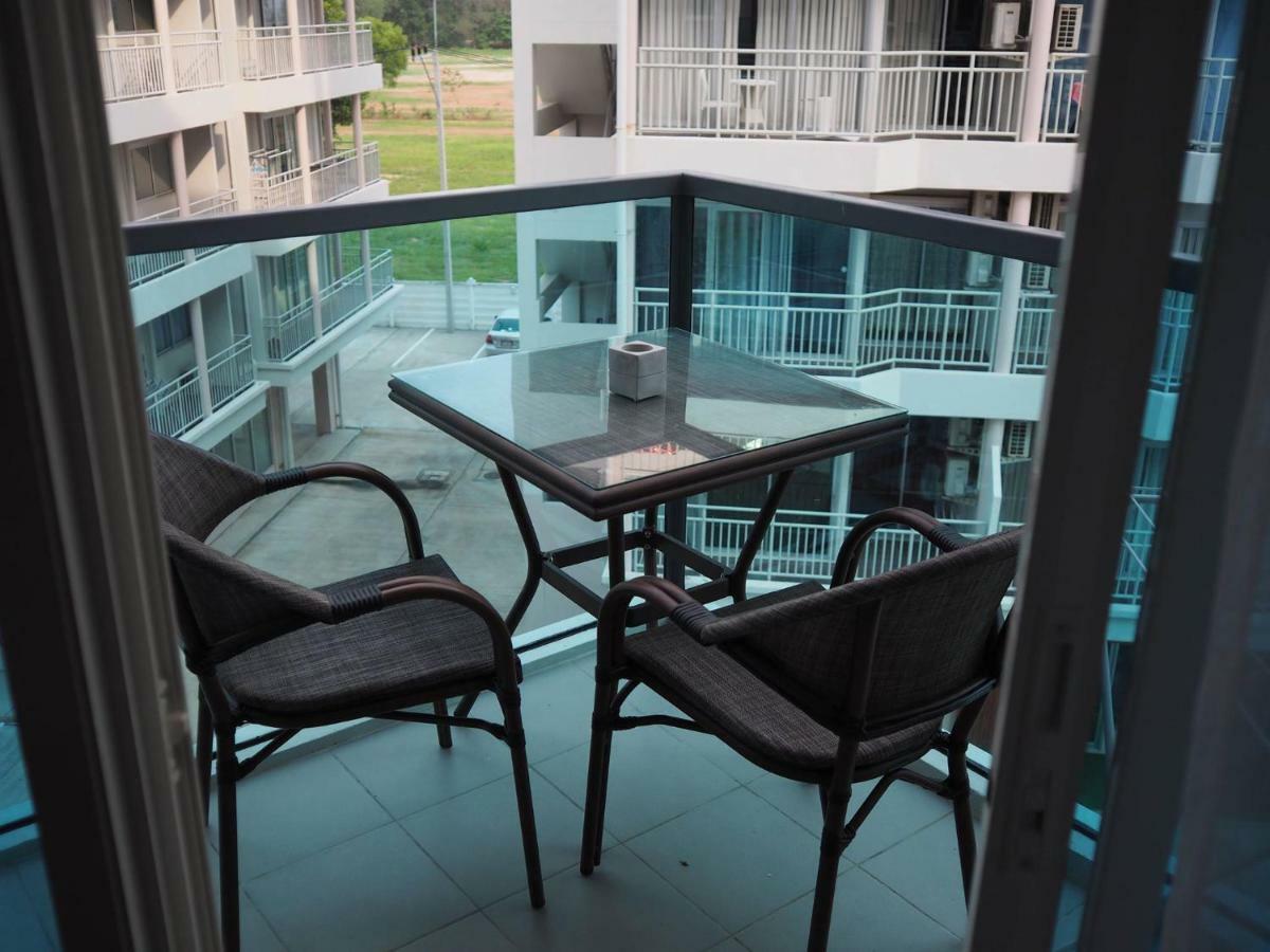 Grand Blue Condominium By Mary Mae Phim Extérieur photo