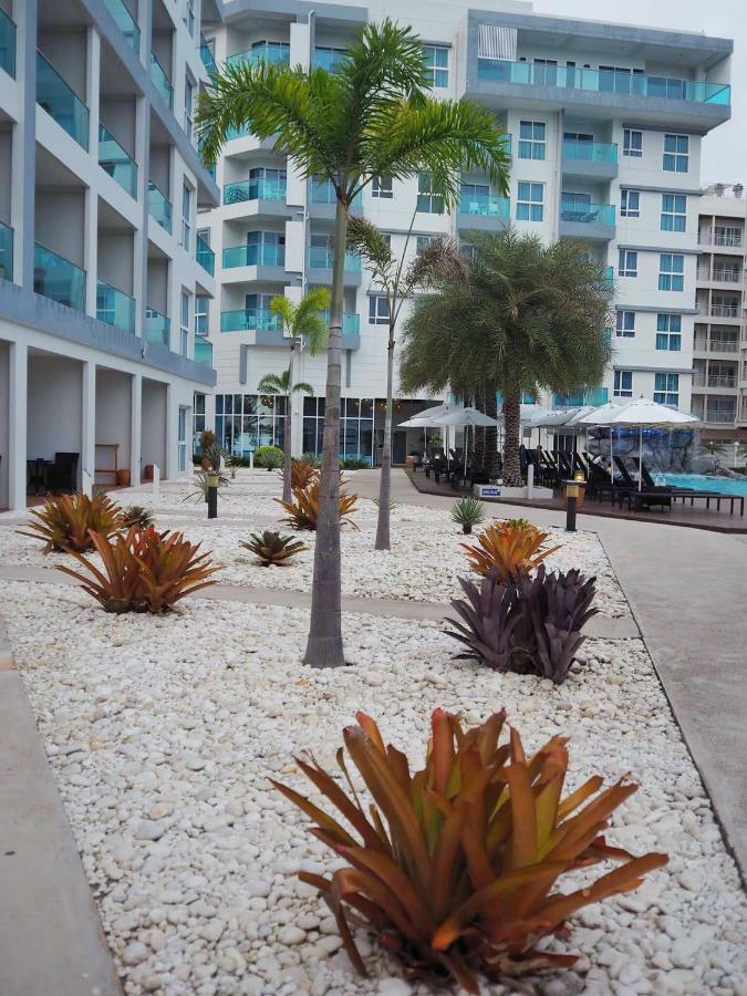 Grand Blue Condominium By Mary Mae Phim Extérieur photo